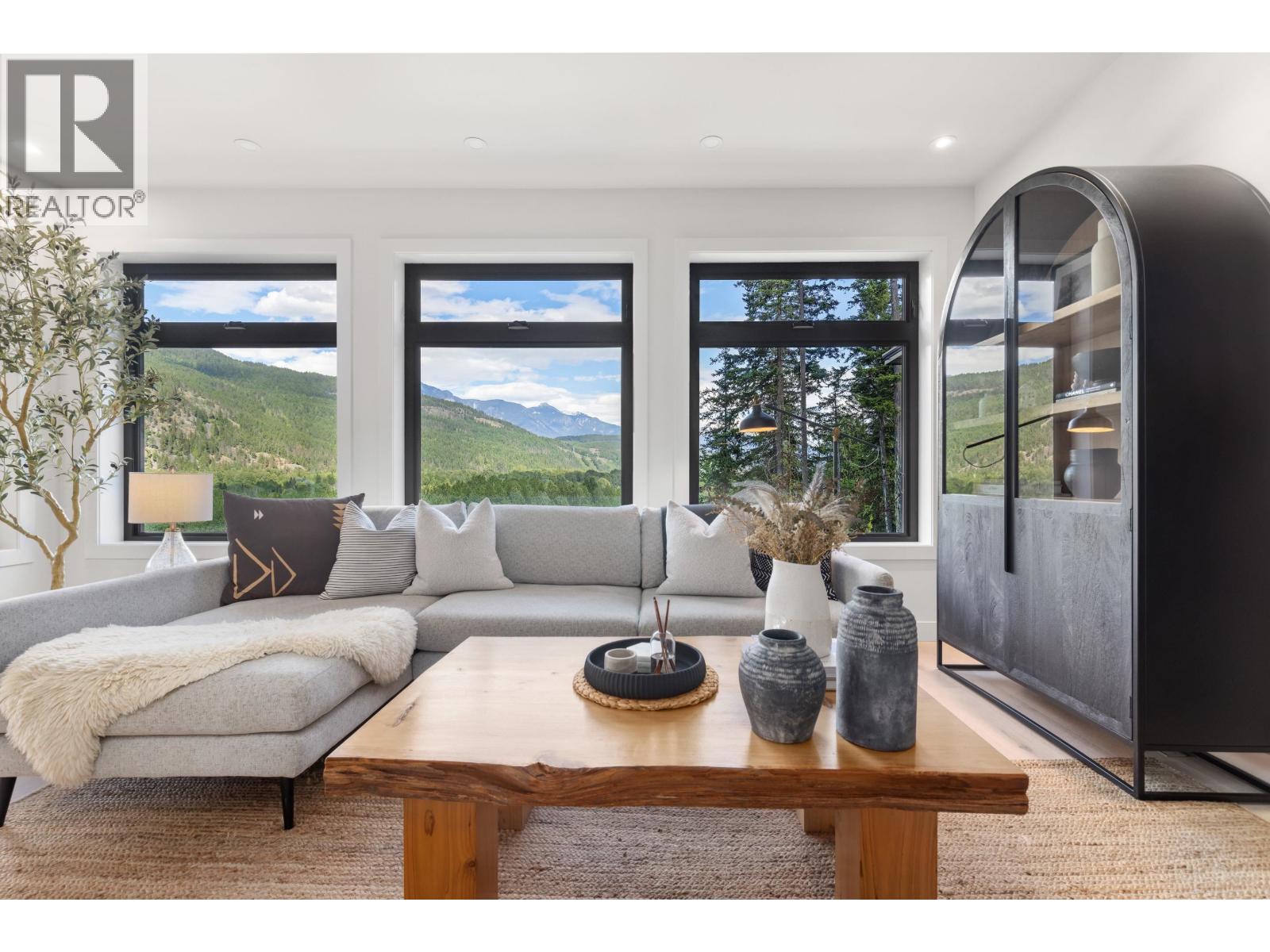 1305 Eagle Drive, Pemberton, British Columbia  V0N 2L1 - Photo 11 - R3128182
