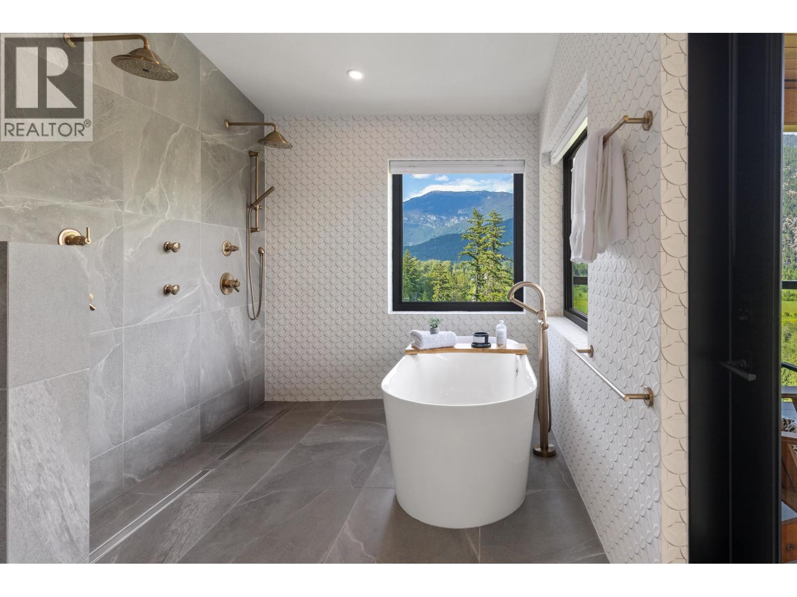 1305 Eagle Drive, Pemberton, British Columbia  V0N 2L1 - Photo 21 - R3128182