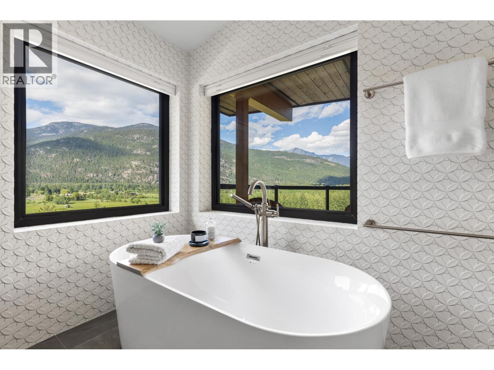 1305 Eagle Drive, Pemberton, British Columbia  V0N 2L1 - Photo 22 - R3128182