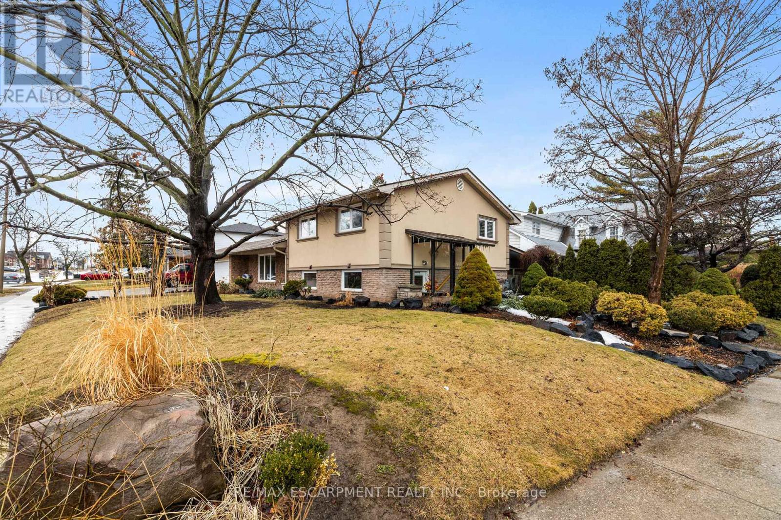 1045 Bloor Street, Mississauga, Ontario  L4Y 2N3 - Photo 2 - W13080280