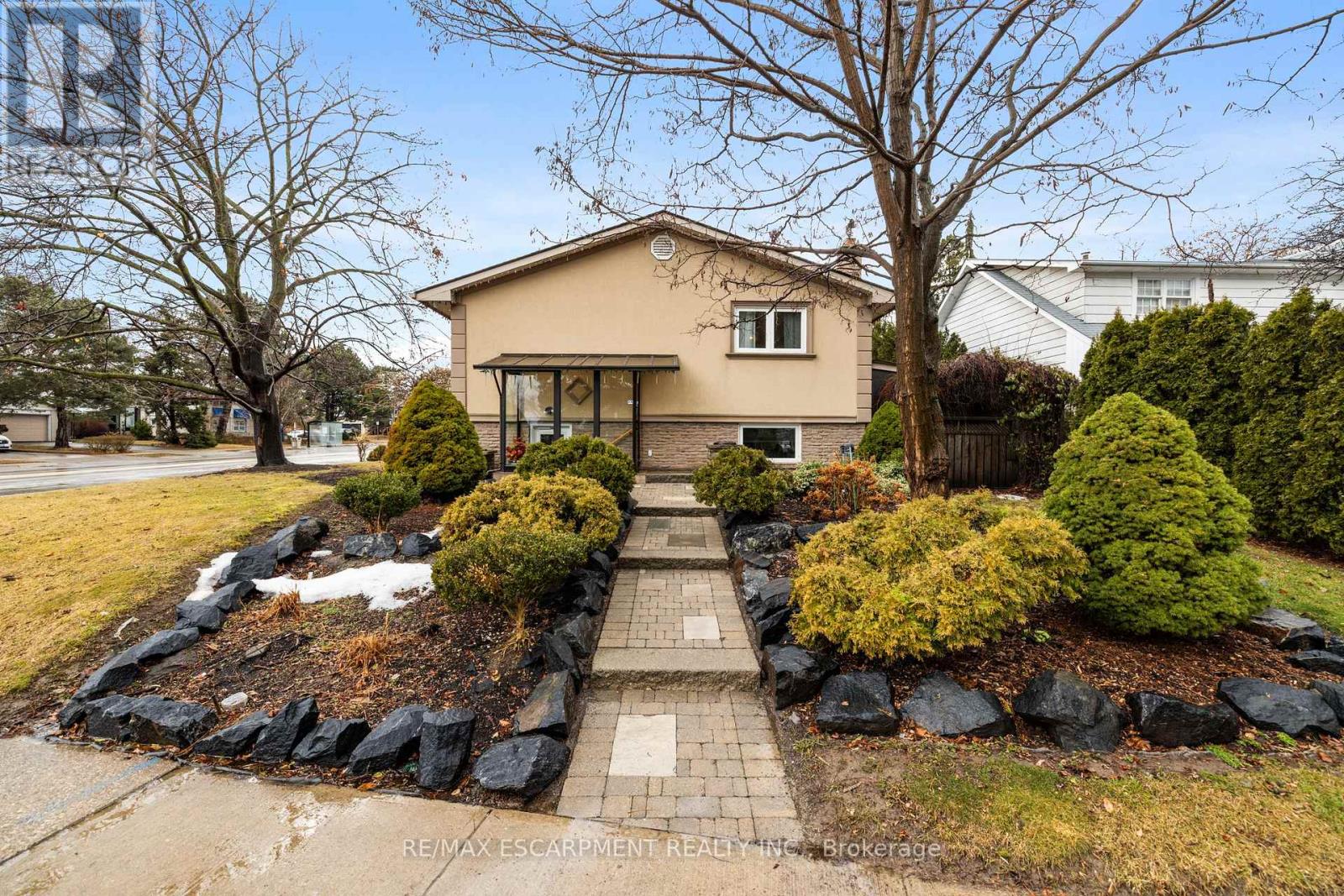 1045 Bloor Street, Mississauga, Ontario  L4Y 2N3 - Photo 3 - W13080280