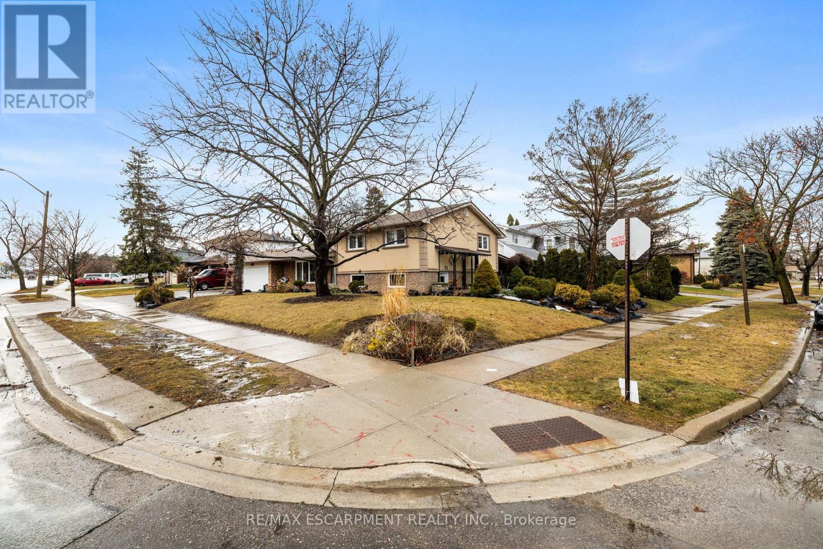 1045 Bloor Street, Mississauga, Ontario  L4Y 2N3 - Photo 4 - W13080280
