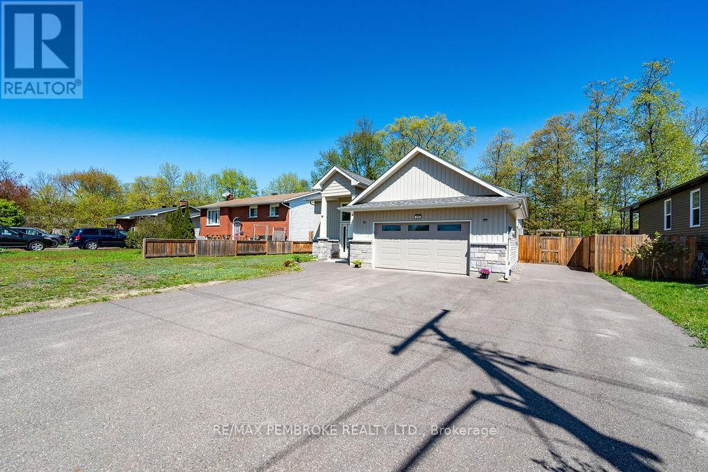 21a East Street, Petawawa, Ontario  K8H 2N7 - Photo 2 - X12981504