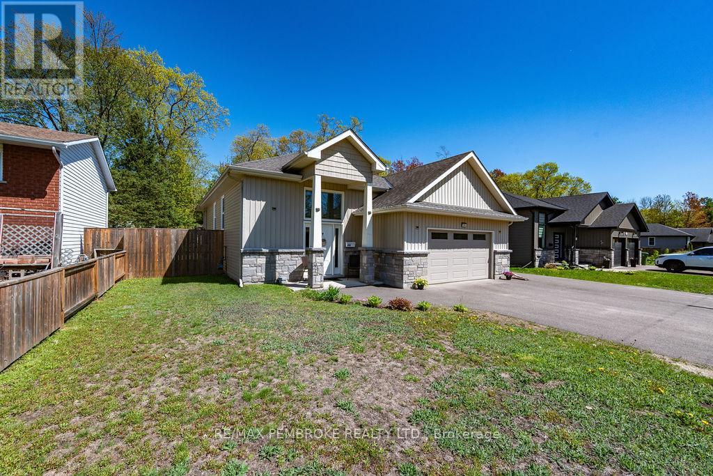 21a East Street, Petawawa, Ontario  K8H 2N7 - Photo 3 - X12981504