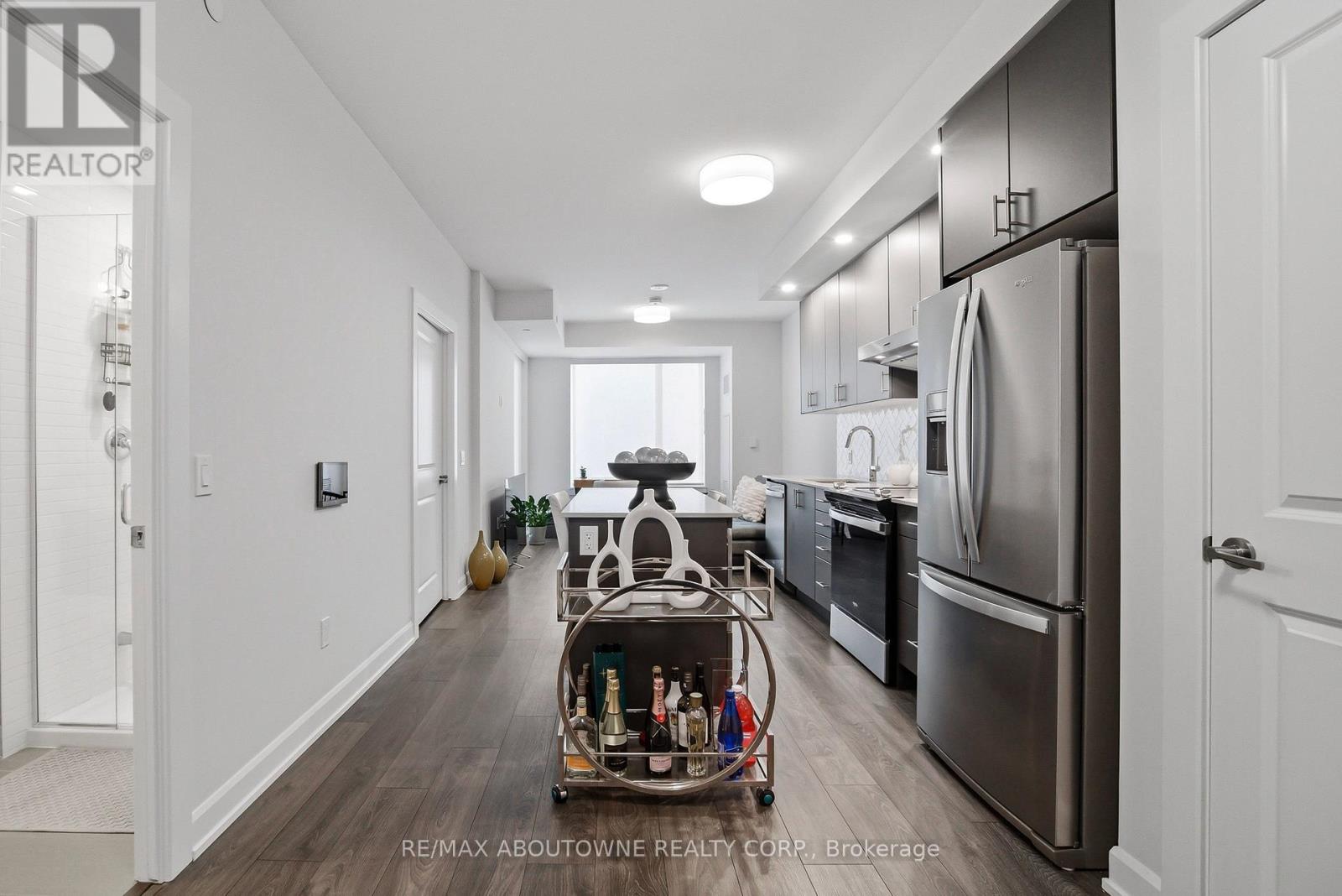 1602 - 3220 William Coltson Avenue, Oakville, Ontario  L6H 7W6 - Photo 5 - W13174170