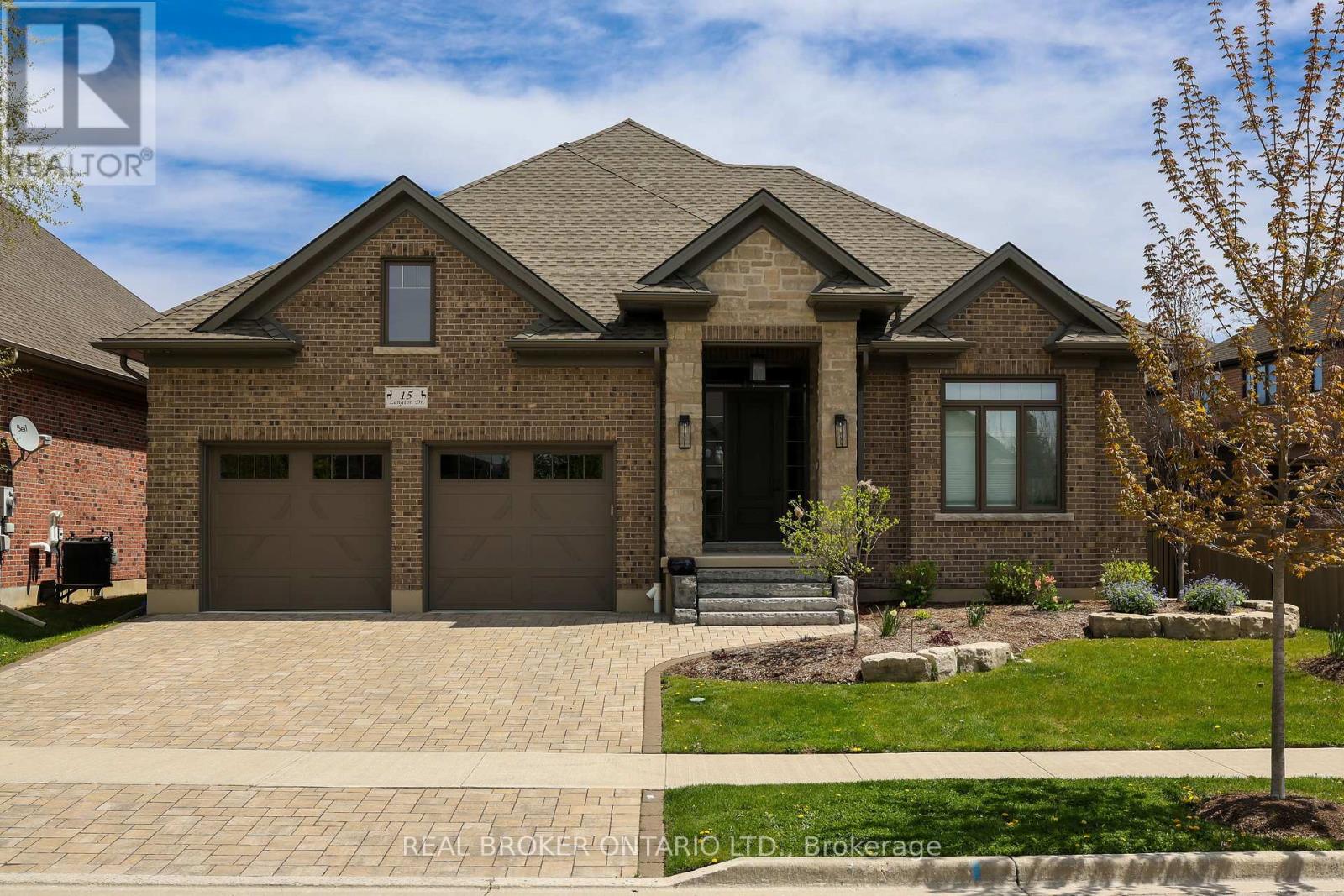 15 LANGTON DRIVE, Kitchener, Ontario