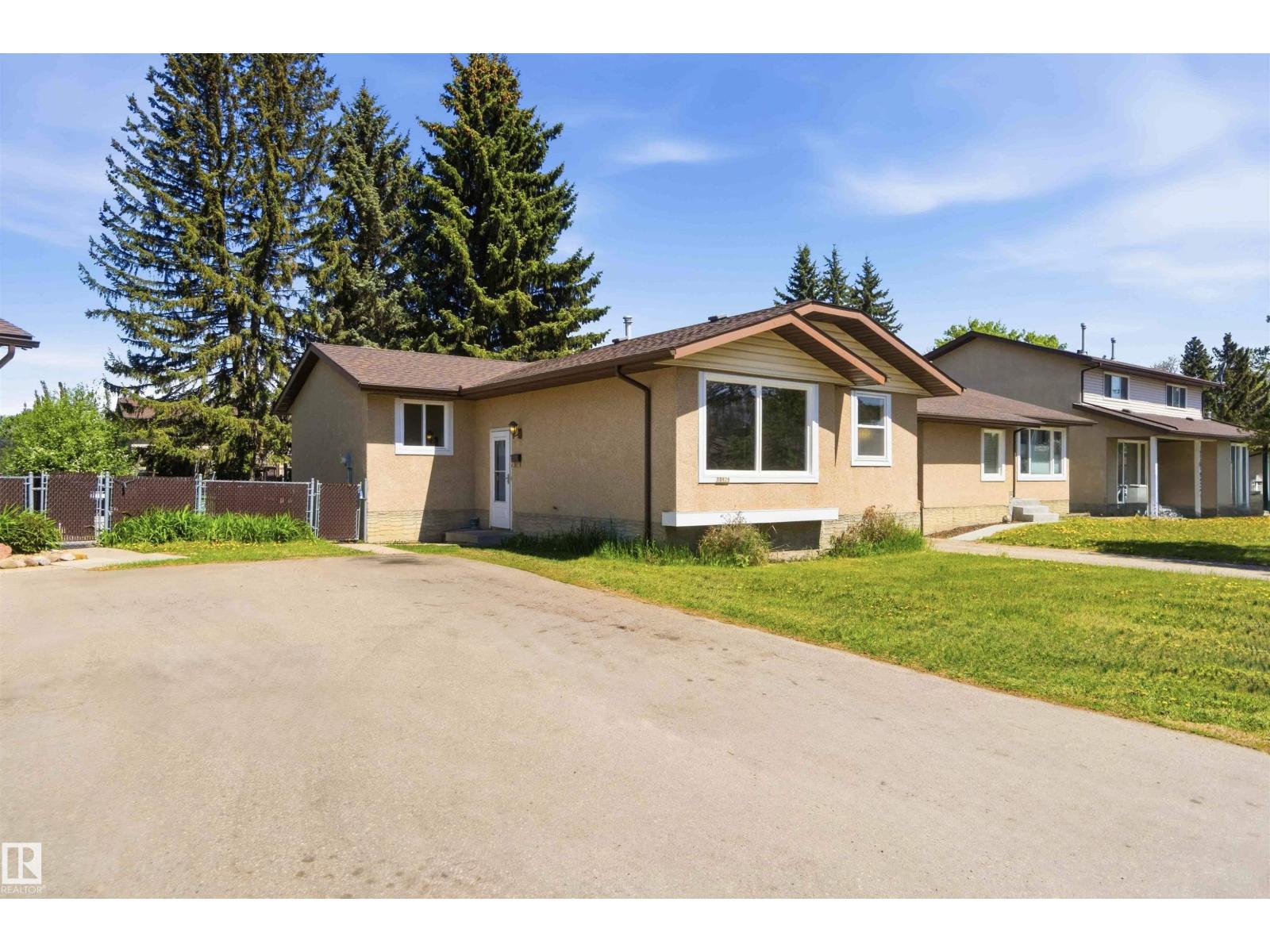 10828 173 AV NW, Edmonton, Alberta
