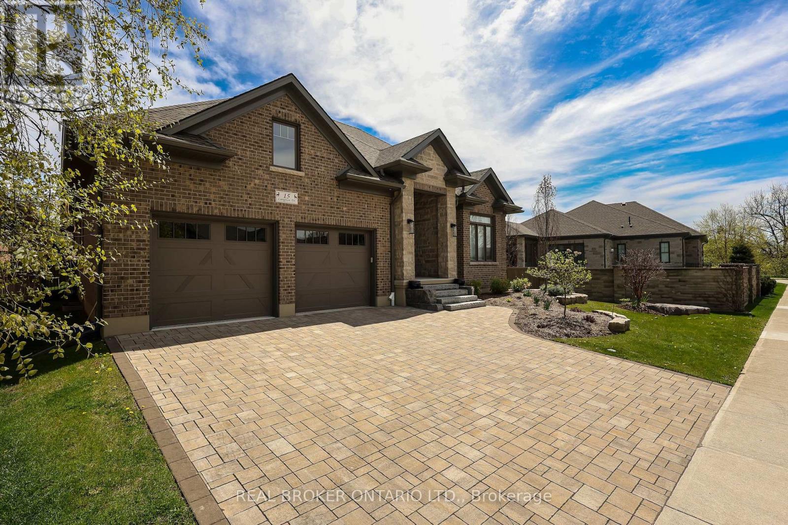15 Langton Drive, Kitchener, Ontario  N2P 2X9 - Photo 2 - X13064916