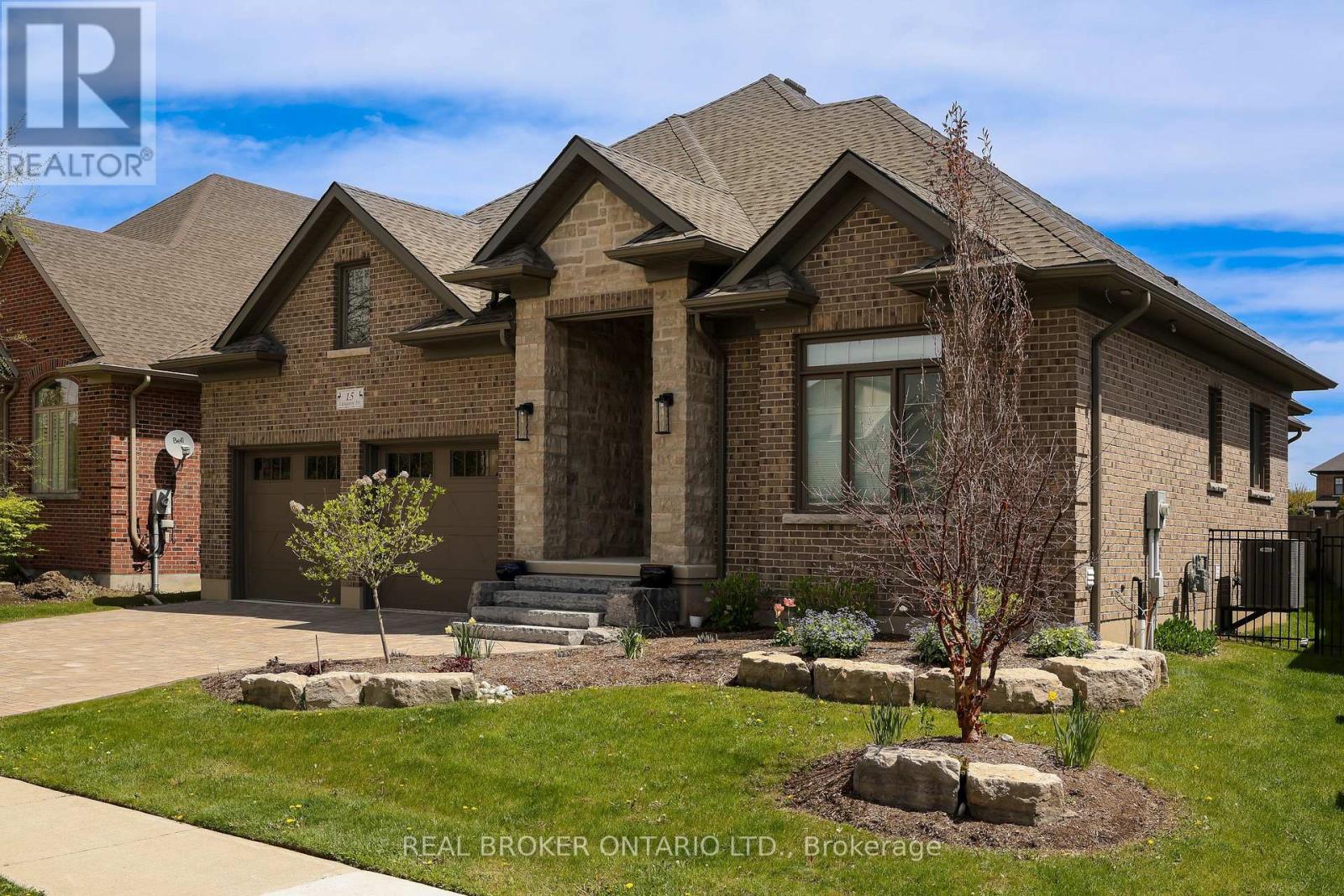 15 Langton Drive, Kitchener, Ontario  N2P 2X9 - Photo 3 - X13064916