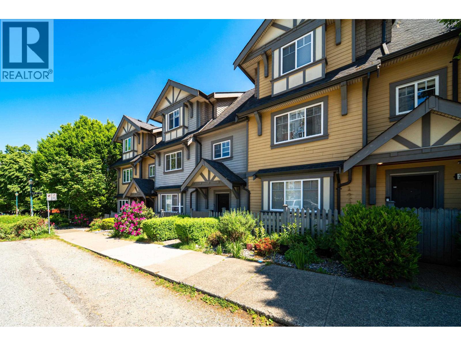 2412 St. Catherines Street, Vancouver, British Columbia  V5T 3X9 - Photo 3 - R3124772