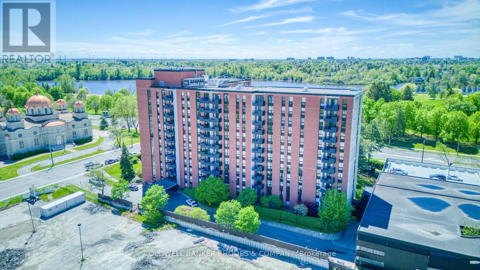 Property Listing: 303 - 2951 Riverside Drive, Ottawa, Ontario