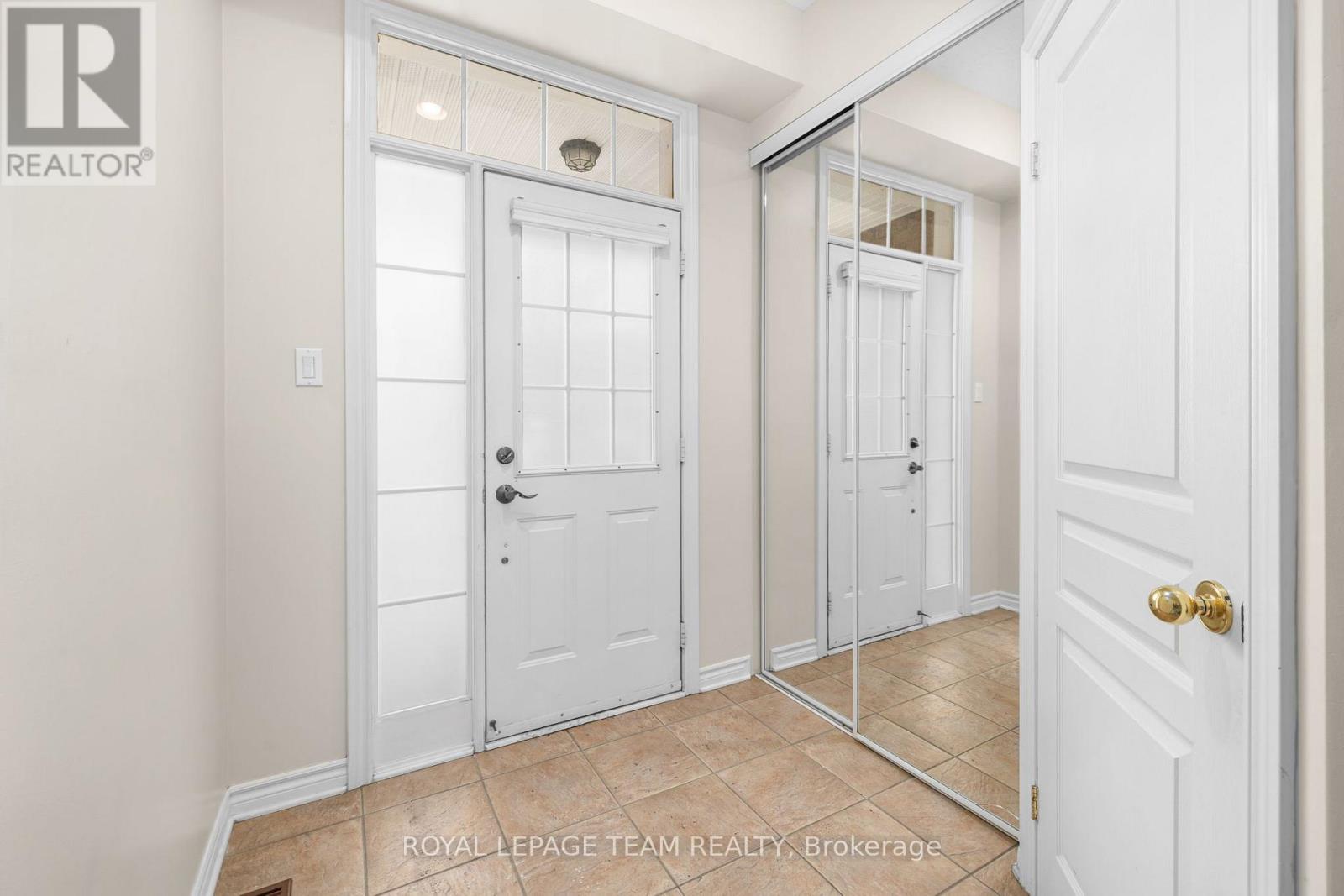 189 Gray Crescent, Ottawa, Ontario K2K 3L8 - Photo 4 - X13176690