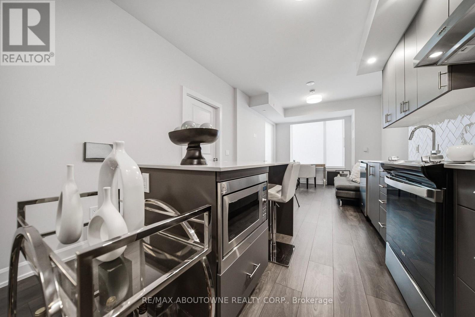 1602 - 3220 William Coltson Avenue, Oakville, Ontario  L6H 7W6 - Photo 7 - W13174170