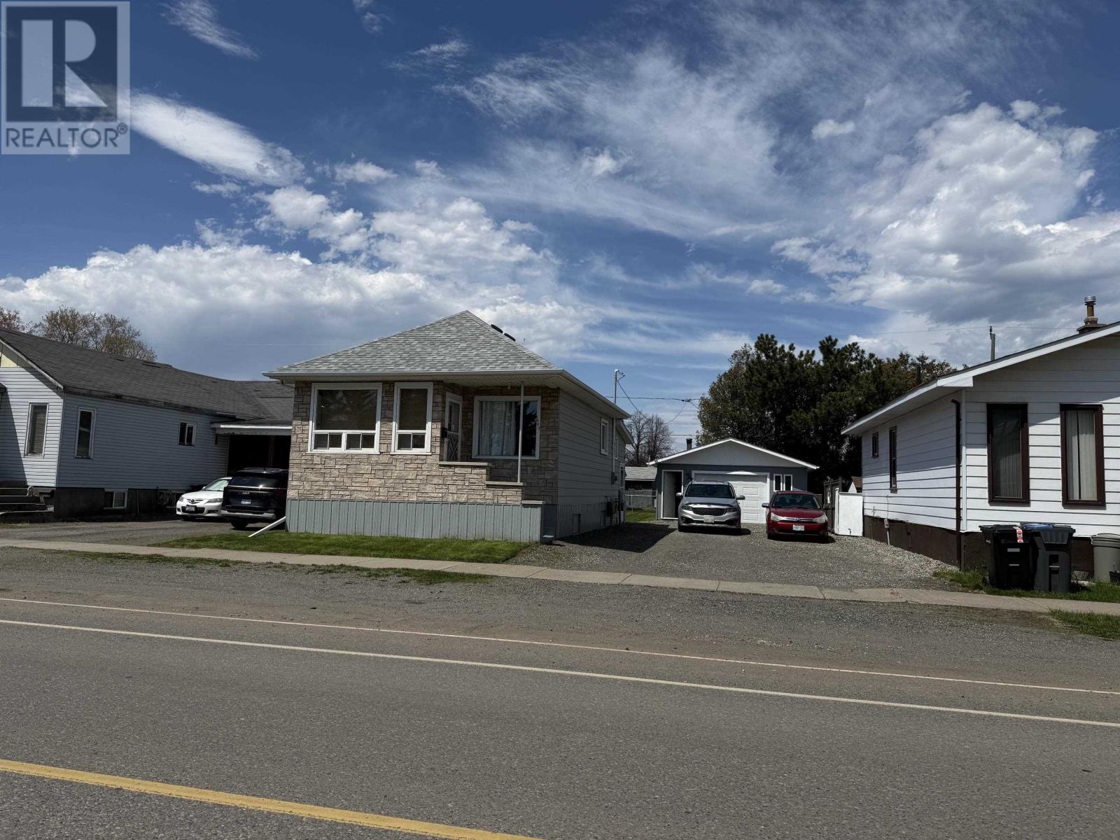 1407 Gore St W, Thunder Bay, Ontario  P7E 3V1 - Photo 3 - TB2601206