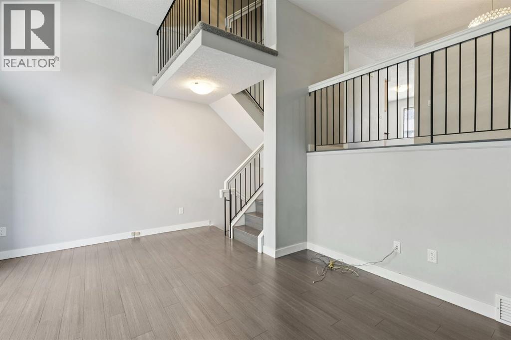 22 Glamis Gardens SW, Calgary, Alberta  T3E 6S4 - Photo 8 - A2310779
