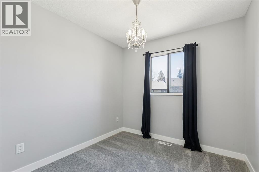 22 Glamis Gardens SW, Calgary, Alberta  T3E 6S4 - Photo 26 - A2310779