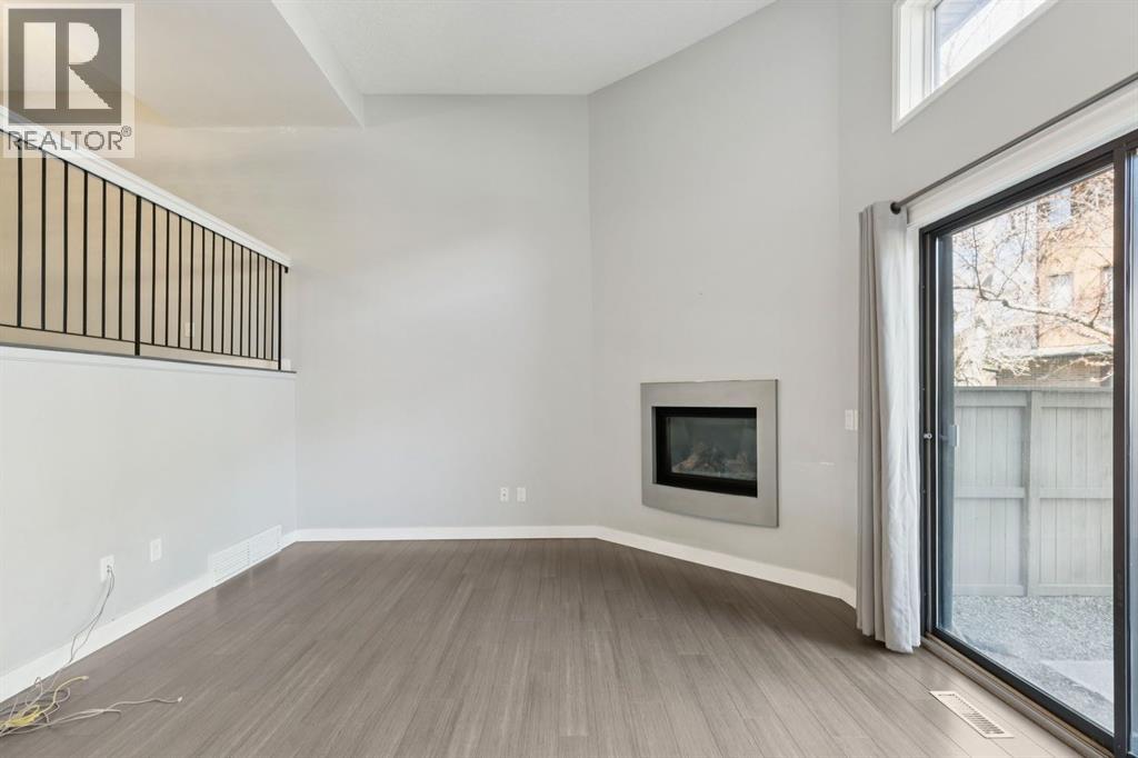 22 Glamis Gardens SW, Calgary, Alberta  T3E 6S4 - Photo 5 - A2310779