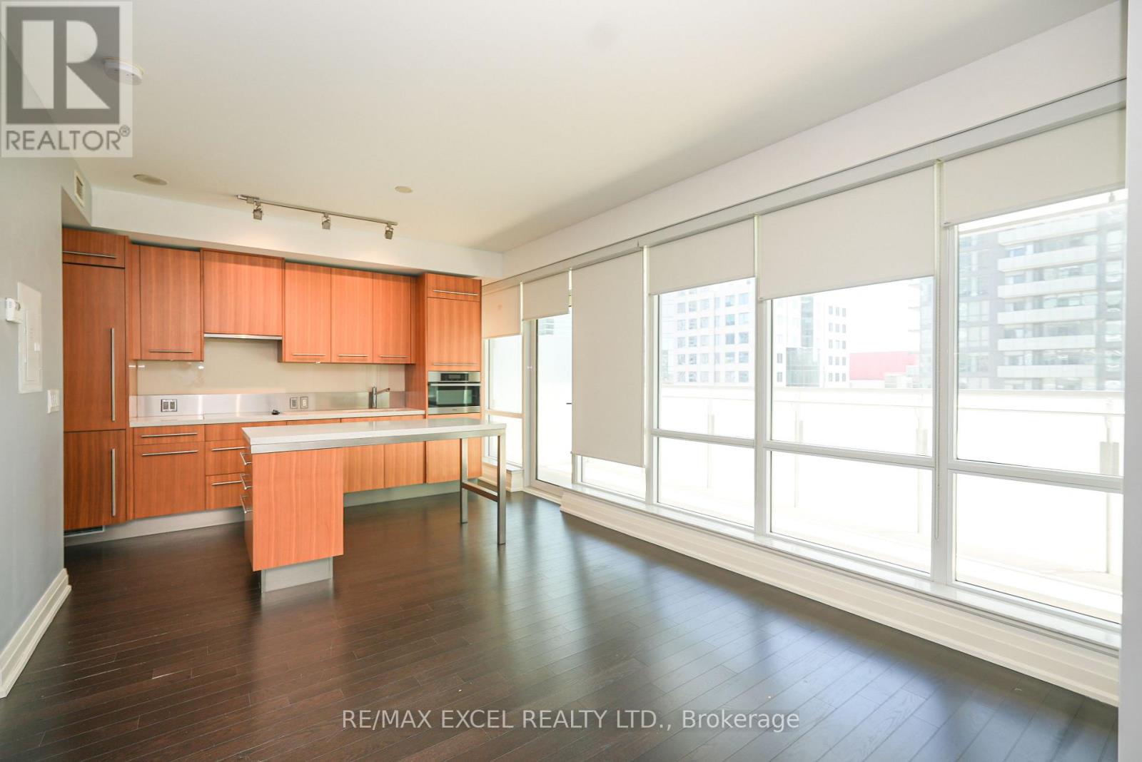 1802 - 80 John Street, Toronto, Ontario  M5V 3X4 - Photo 2 - C13176790