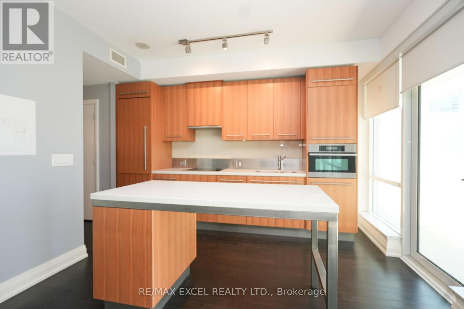 1802 - 80 John Street, Toronto, Ontario  M5V 3X4 - Photo 5 - C13176790