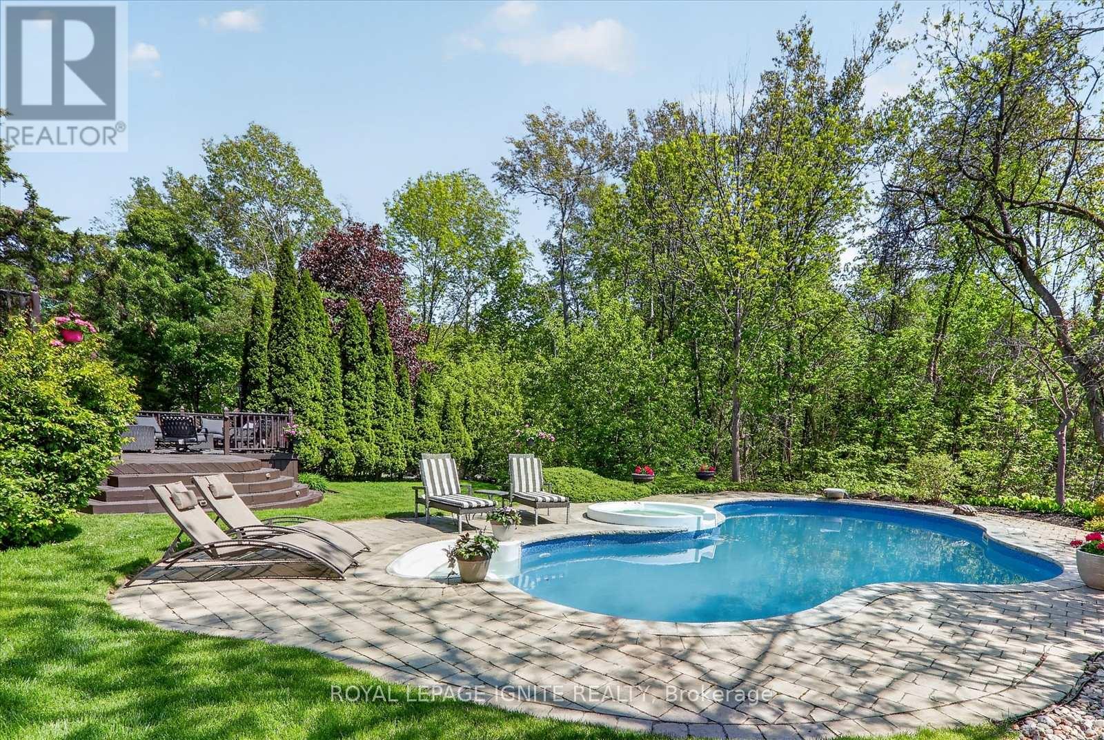 885 Baylawn Drive, Pickering, Ontario  L1X 2N7 - Photo 3 - E13176392