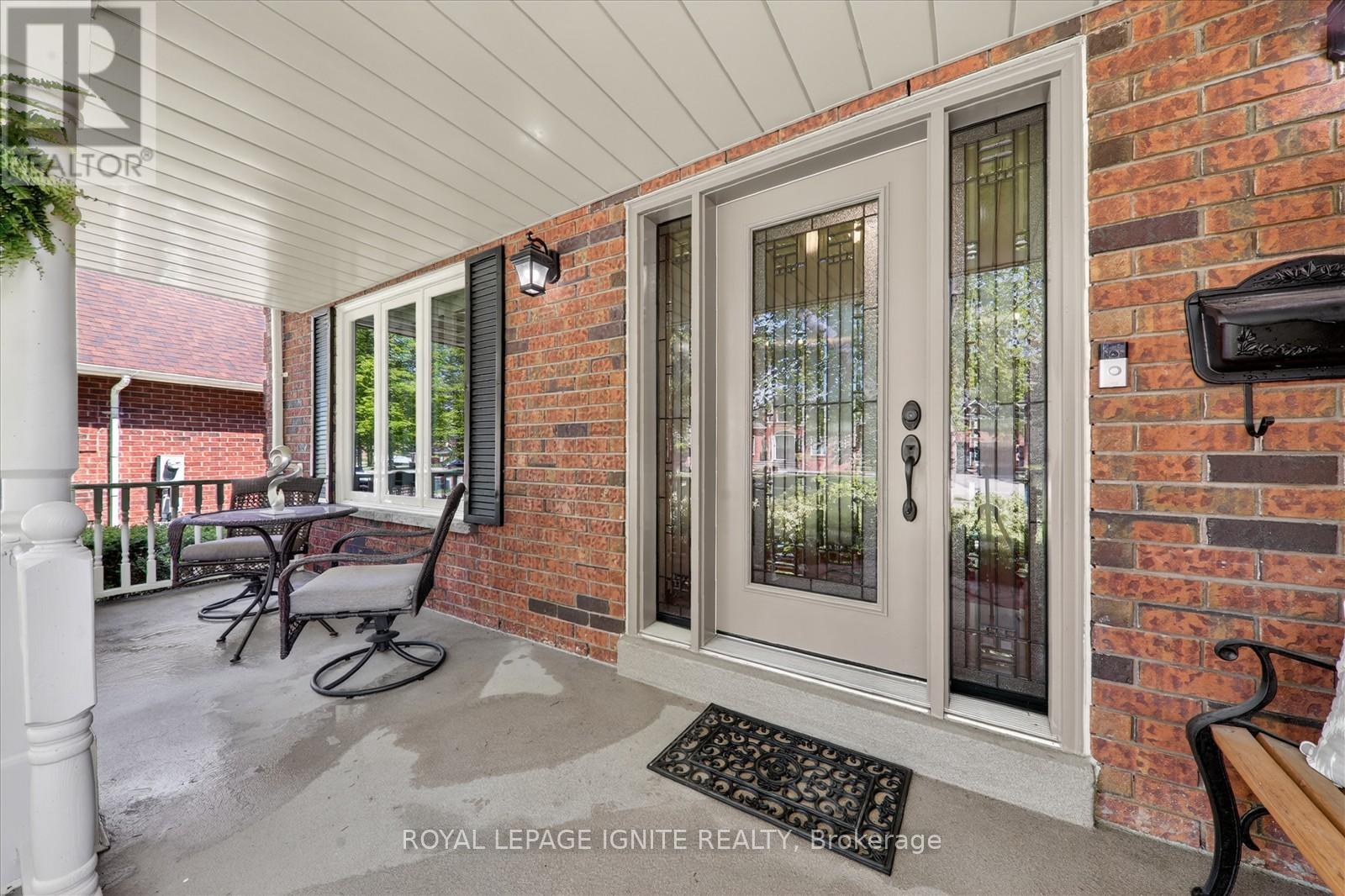 885 Baylawn Drive, Pickering, Ontario  L1X 2N7 - Photo 6 - E13176392