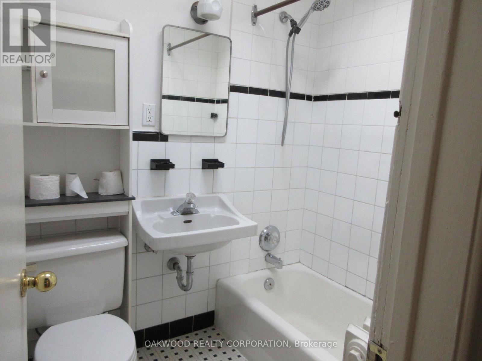 2 - 1476 Eglinton Avenue W, Toronto, Ontario  M6E 2G5 - Photo 7 - W13176632