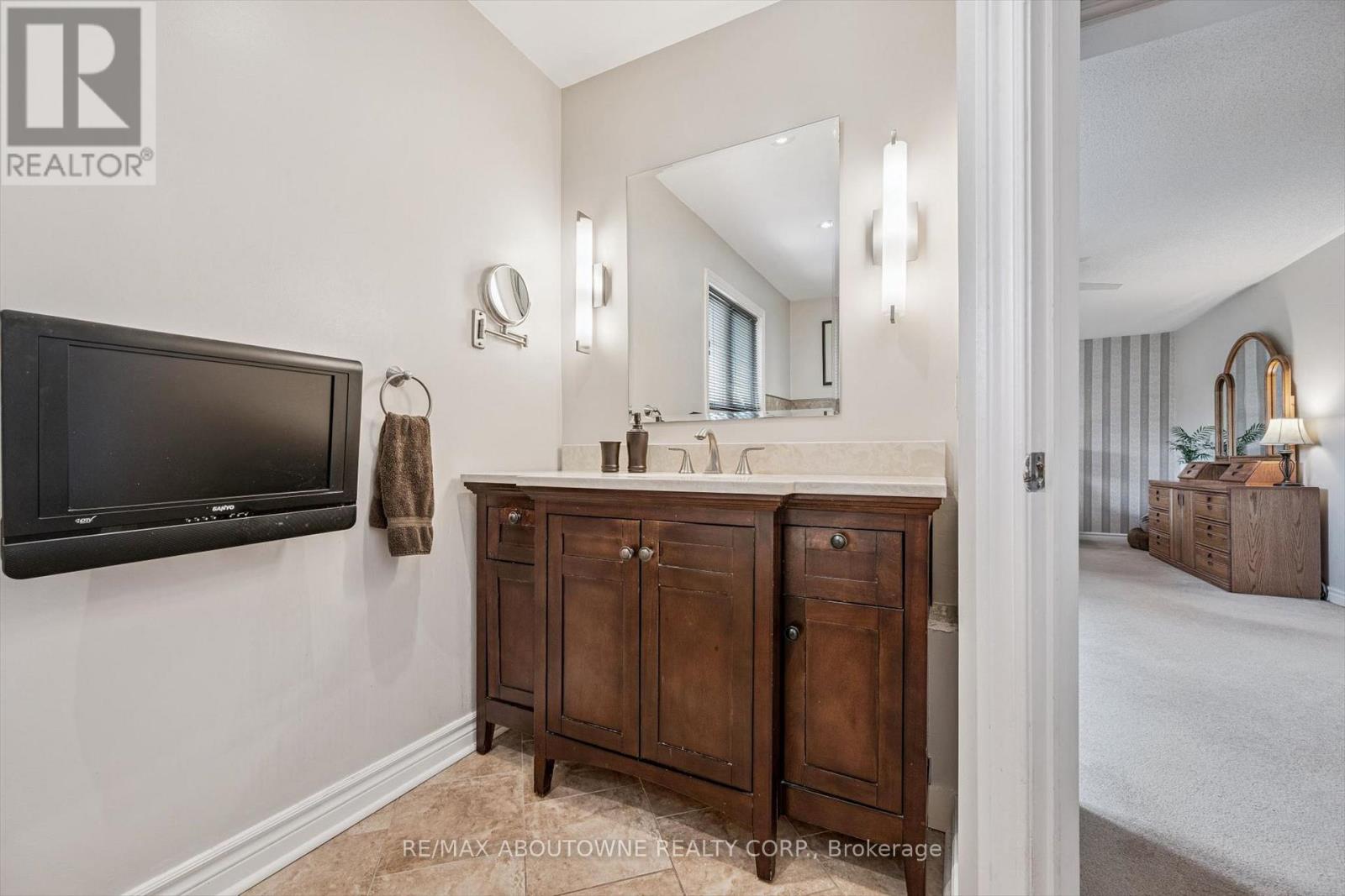 2372 Saugeen Road, Oakville, Ontario  L6H 5X9 - Photo 20 - W13176726