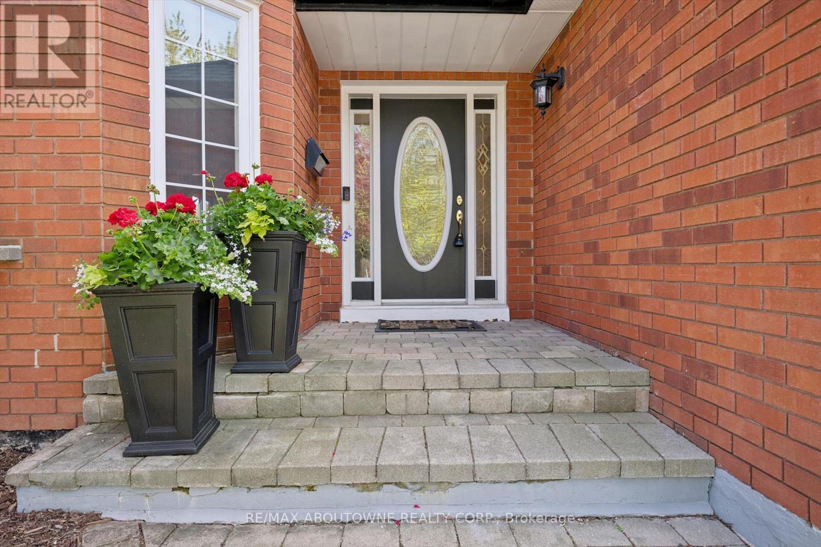 2372 Saugeen Road, Oakville, Ontario  L6H 5X9 - Photo 3 - W13176726