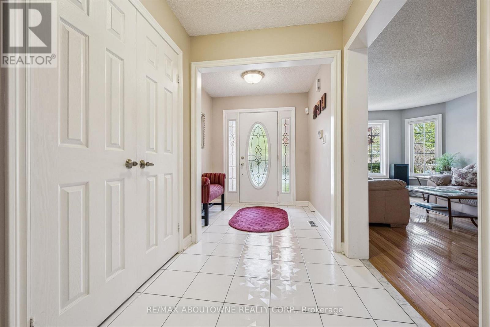 2372 Saugeen Road, Oakville, Ontario  L6H 5X9 - Photo 4 - W13176726