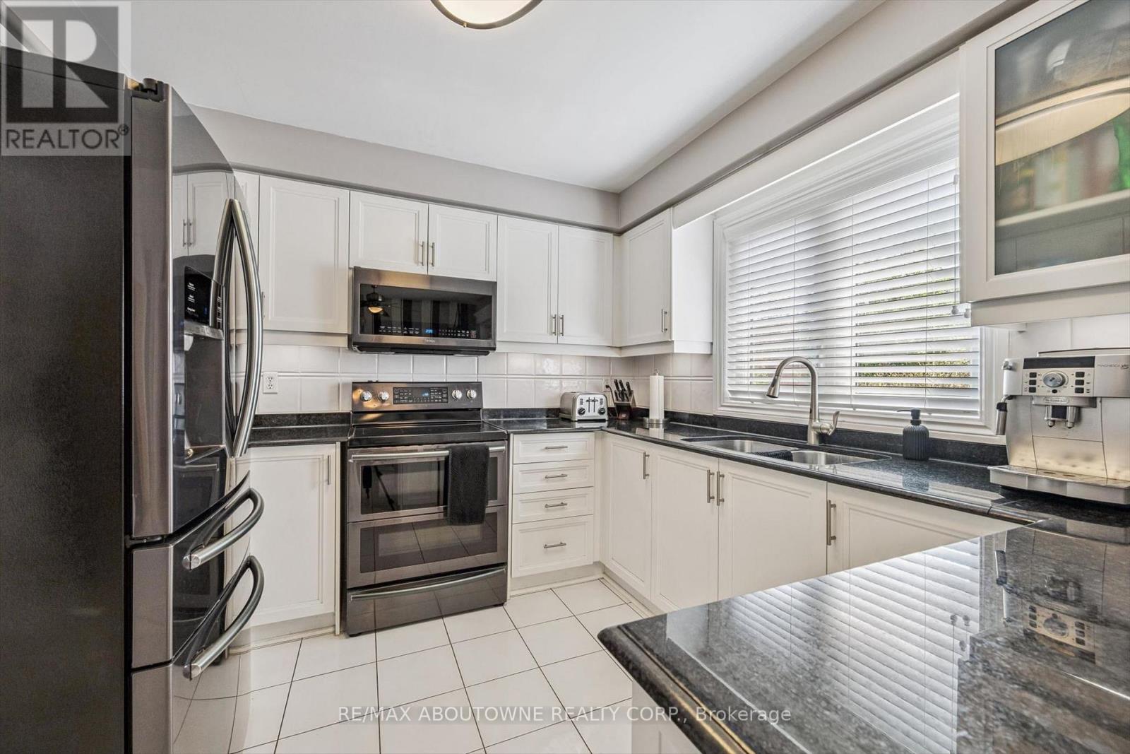 2372 Saugeen Road, Oakville, Ontario  L6H 5X9 - Photo 8 - W13176726