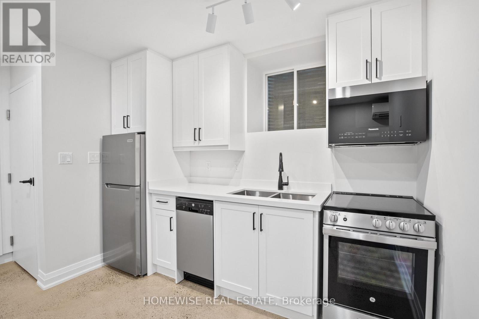 5 - 2563 Dundas Street W, Toronto, Ontario  M6P 1X6 - Photo 4 - W13176734