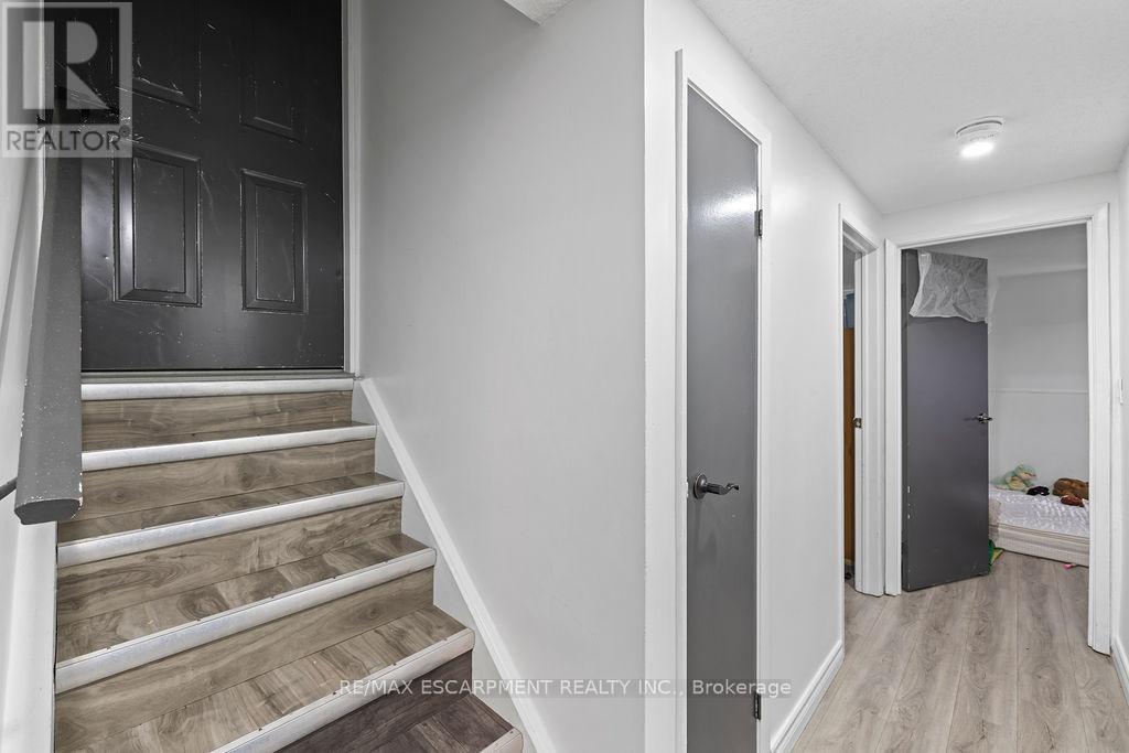 24 Tara Crescent, Thorold, Ontario  L2V 4M1 - Photo 12 - X13176742