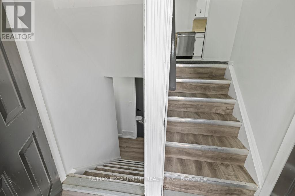 24 Tara Crescent, Thorold, Ontario  L2V 4M1 - Photo 5 - X13176742