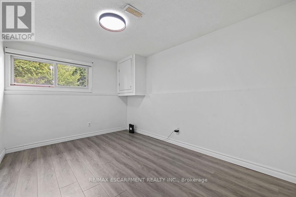 24 Tara Crescent, Thorold, Ontario  L2V 4M1 - Photo 6 - X13176742