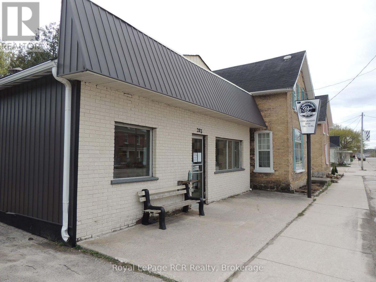 203 Garafraxa Street S, West Grey, Ontario  N0G 1R0 - Photo 2 - X13176882