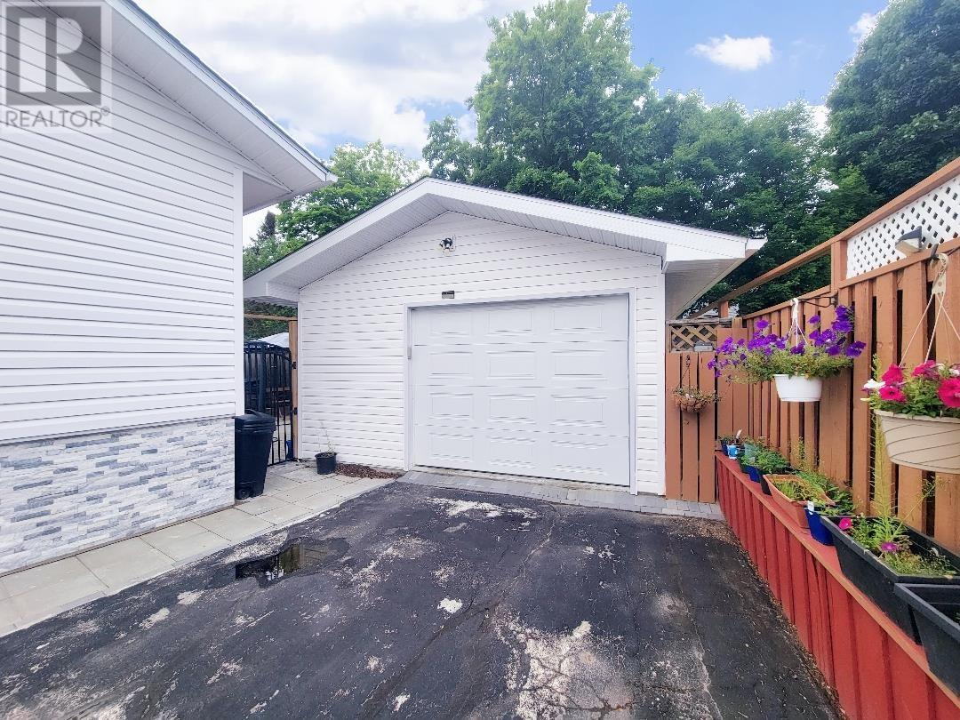 218b Ottawa Ave, Elliot Lake, Ontario  P5A 2N4 - Photo 3 - SM261189
