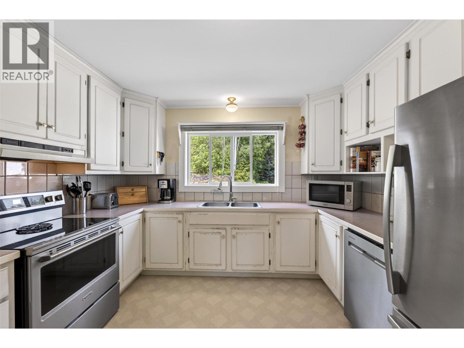 3865 Bonnington Road, Nelson, British Columbia  V0G 2G3 - Photo 9 - 10388926