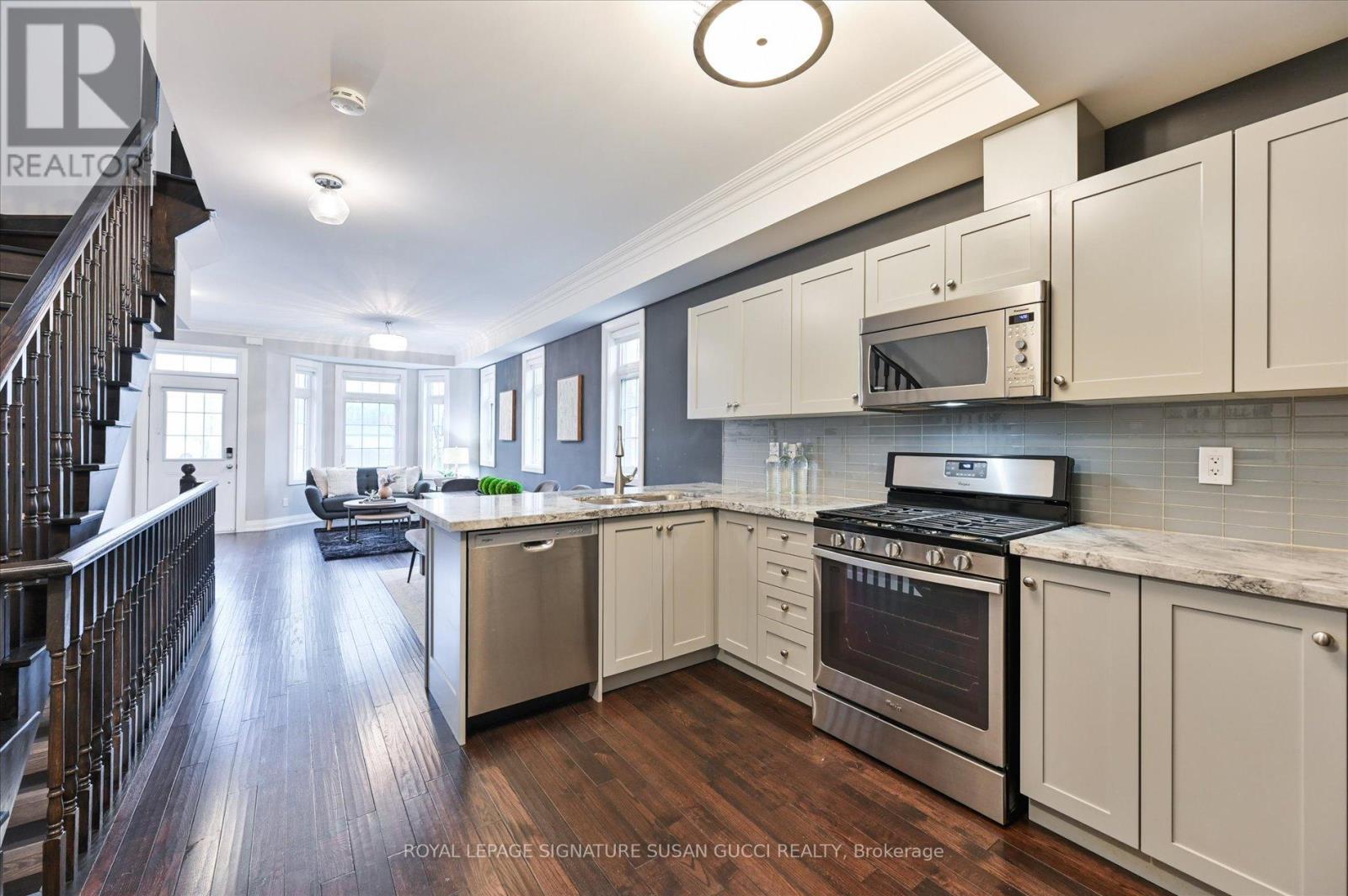 2833 St. Clair Avenue E, Toronto, Ontario  M4B 1N3 - Photo 11 - E13177072