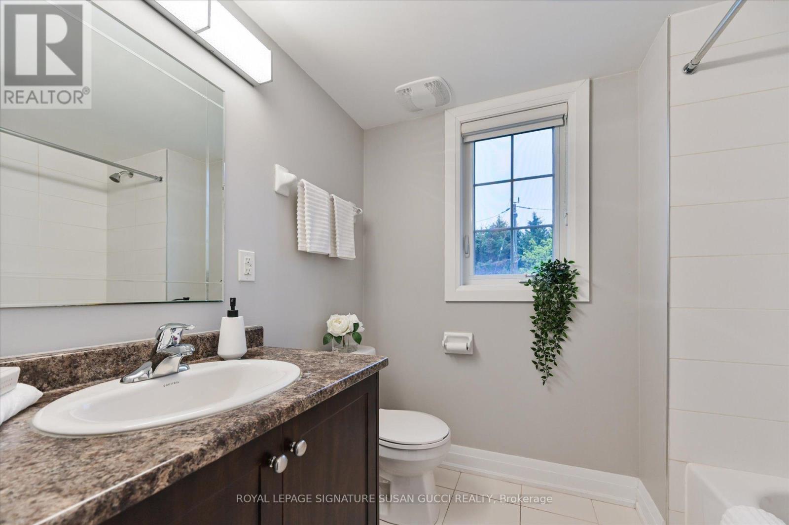 2833 St. Clair Avenue E, Toronto, Ontario  M4B 1N3 - Photo 19 - E13177072