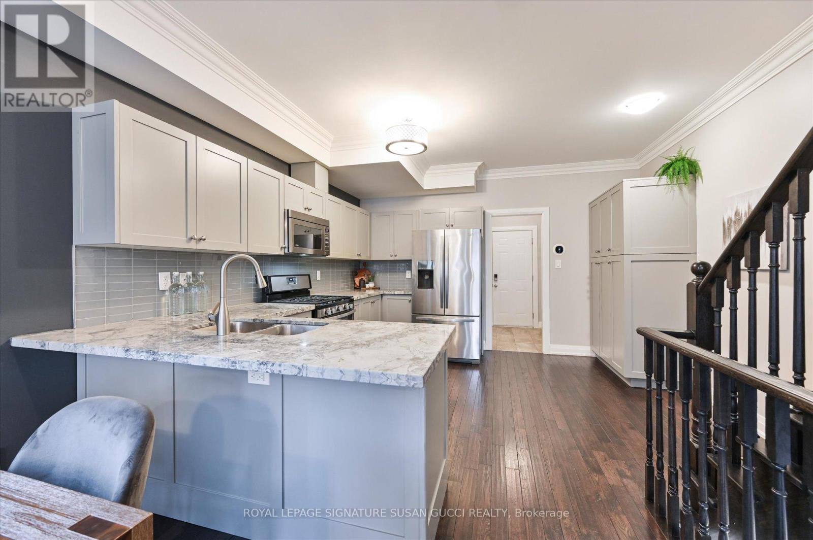 2833 St. Clair Avenue E, Toronto, Ontario  M4B 1N3 - Photo 9 - E13177072