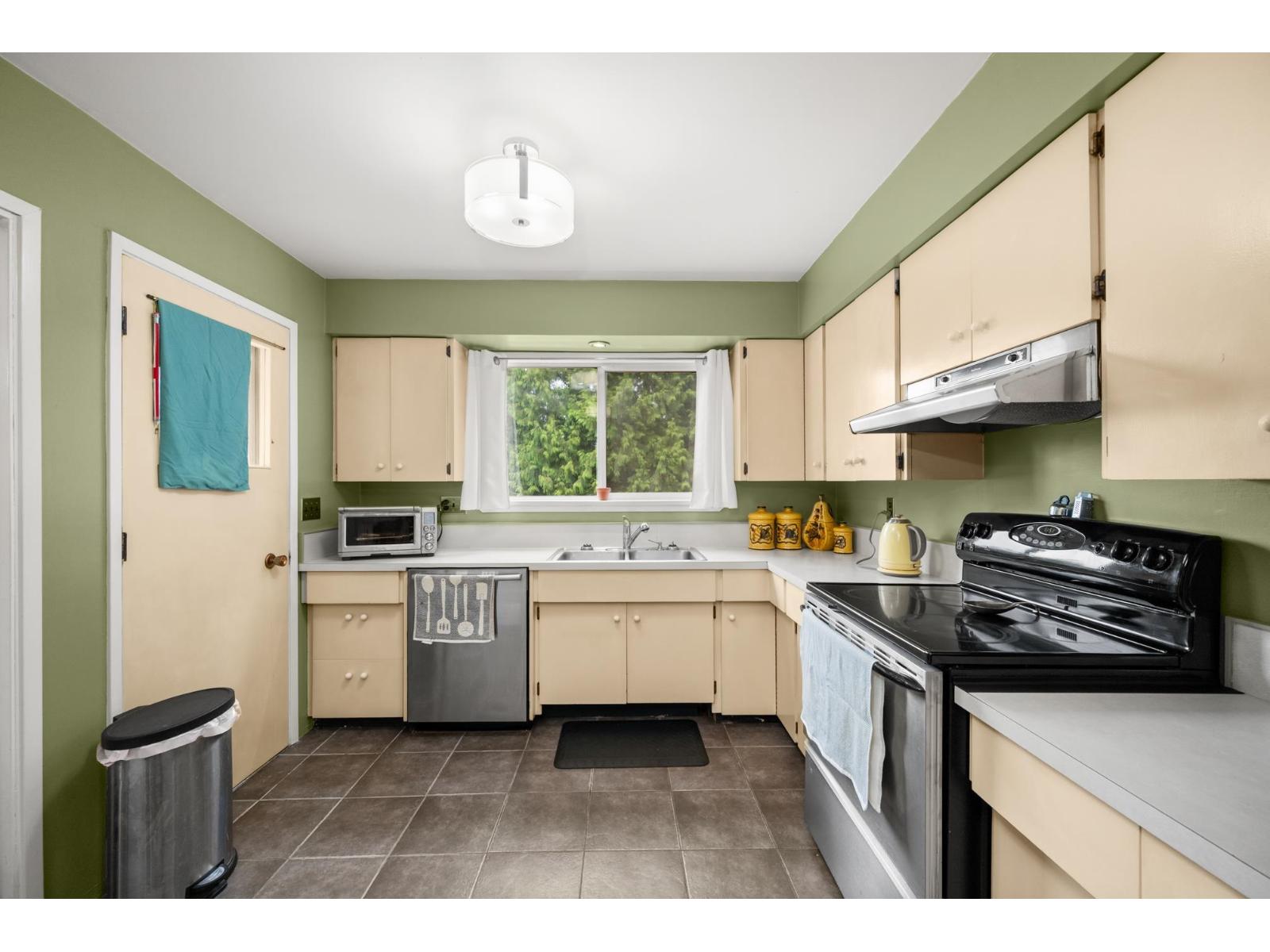 5910 135 Street, Surrey, British Columbia  V3X 1K9 - Photo 9 - R3128057
