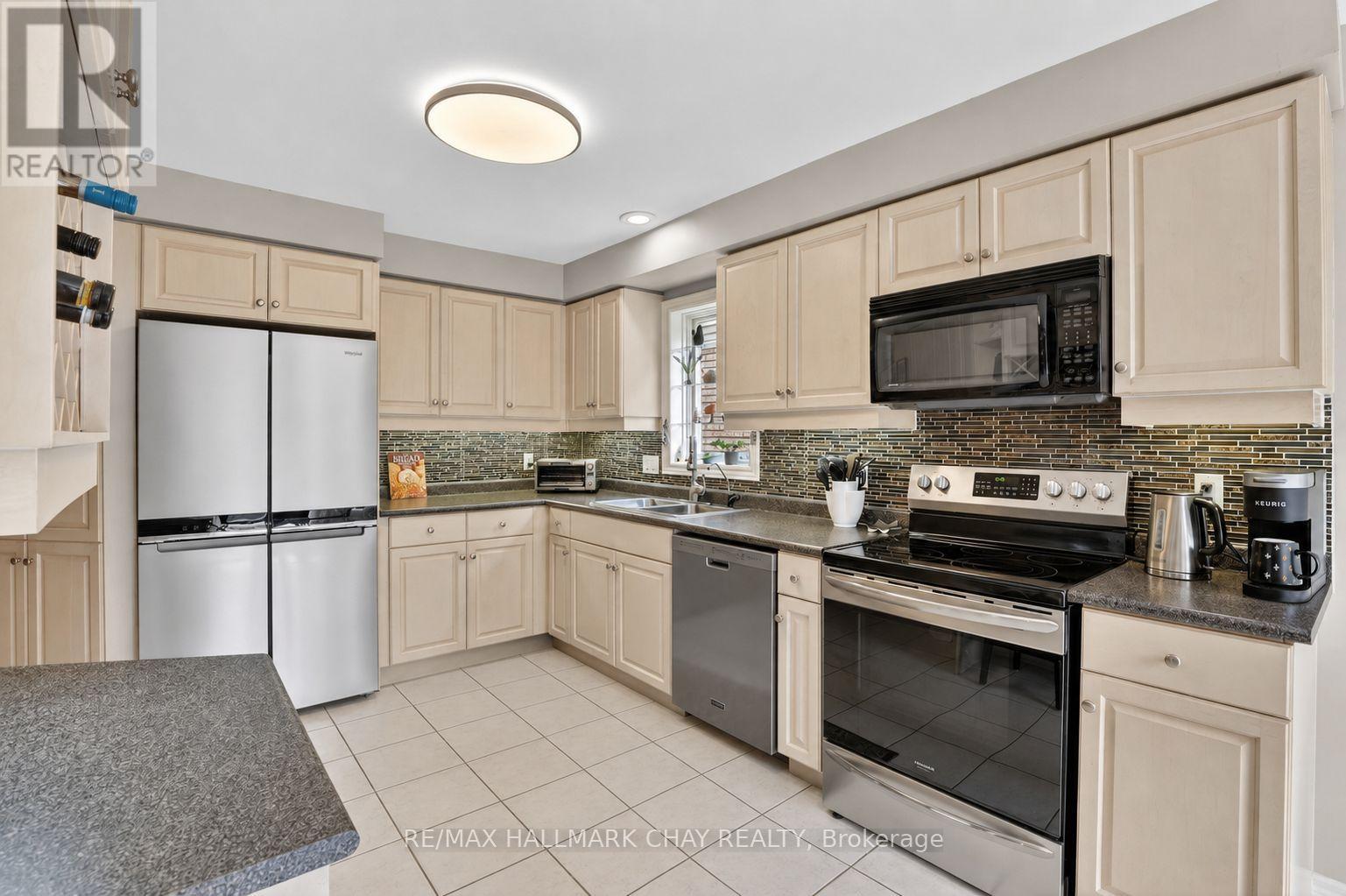 21 Briar Gate Way, New Tecumseth, Ontario  L9R 2A7 - Photo 7 - N13176958