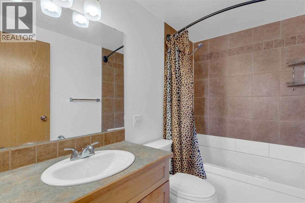 403 Cannington Close SW, Calgary, Alberta  T2W 3E9 - Photo 19 - A2313680