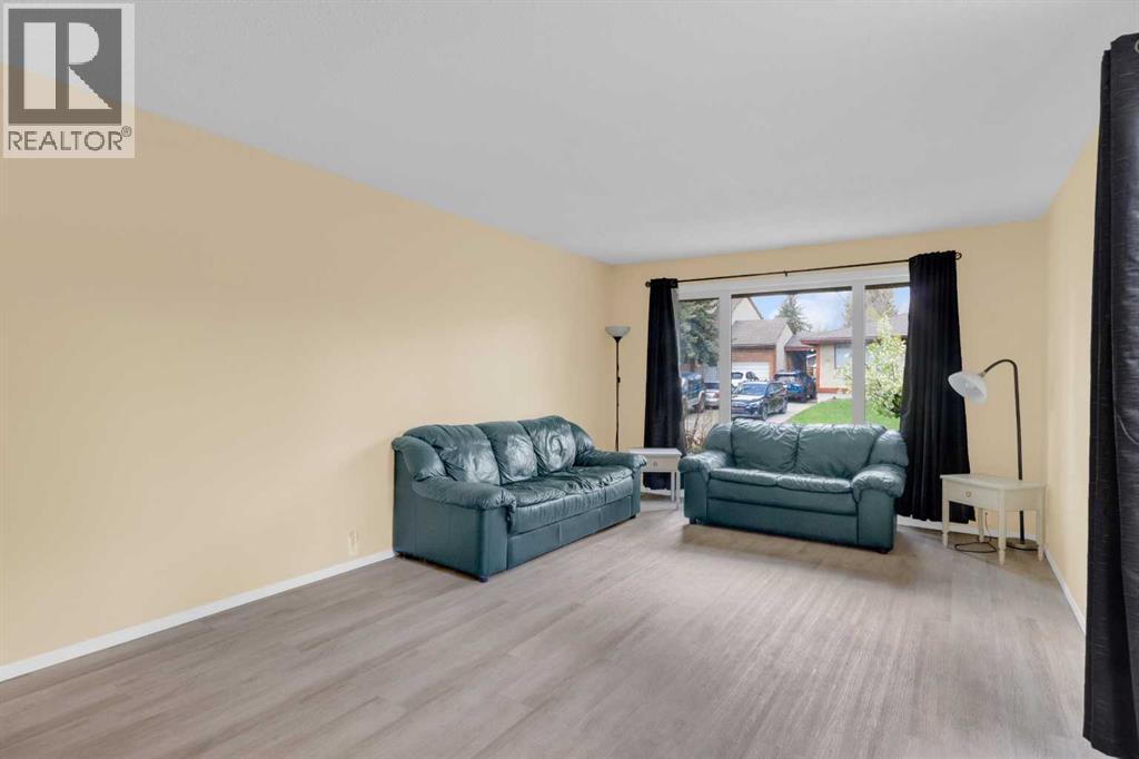 403 Cannington Close SW, Calgary, Alberta  T2W 3E9 - Photo 3 - A2313680