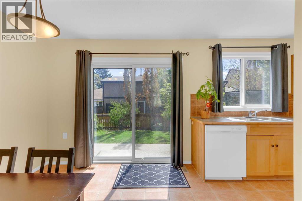 403 Cannington Close SW, Calgary, Alberta  T2W 3E9 - Photo 8 - A2313680