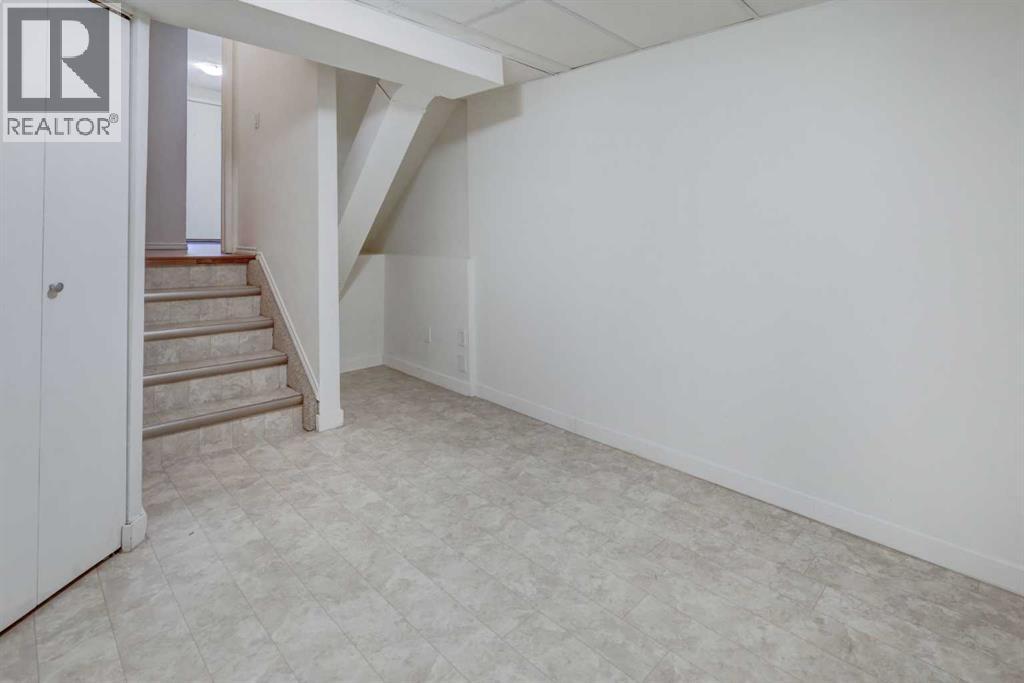82 Point Drive NW, Calgary, Alberta  T3B 5B3 - Photo 25 - A2314346