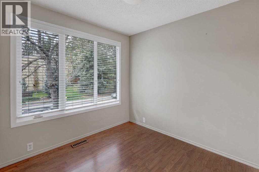 82 Point Drive NW, Calgary, Alberta  T3B 5B3 - Photo 11 - A2314346