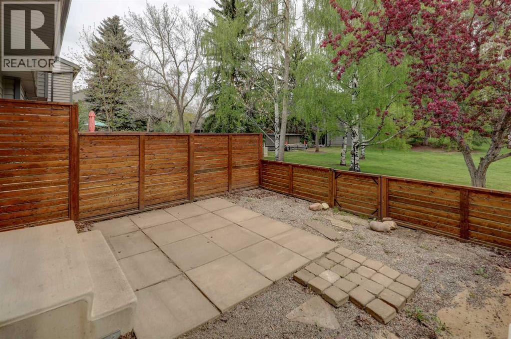 82 Point Drive NW, Calgary, Alberta  T3B 5B3 - Photo 30 - A2314346
