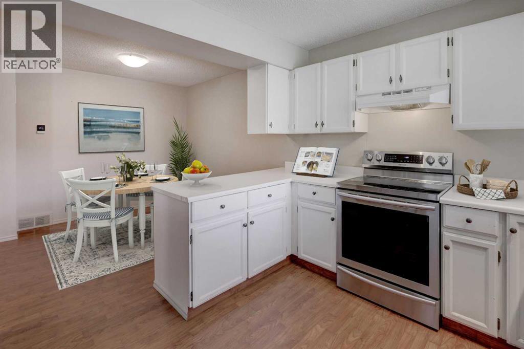 82 Point Drive NW, Calgary, Alberta  T3B 5B3 - Photo 8 - A2314346