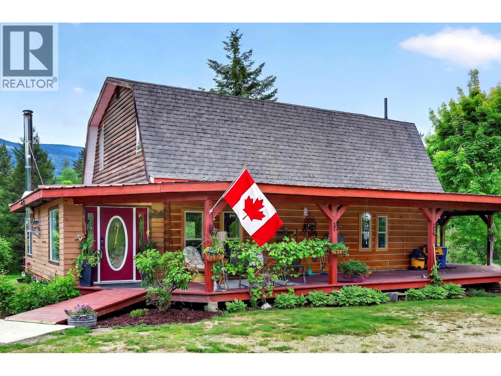 2236 Yellowhead Highway, Clearwater, British Columbia  V0E 1N1 - Photo 1 - 10388869